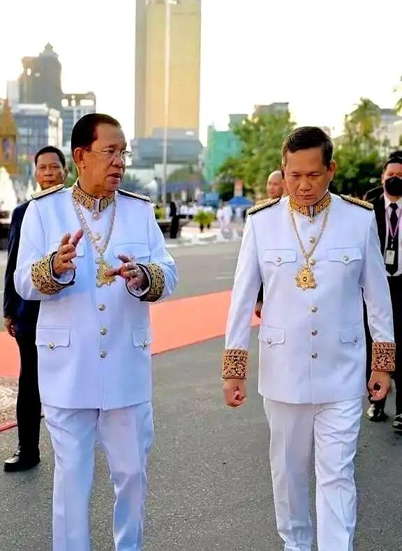 洪森父子这次麻烦有点大！12月24日，泰柬的首轮谈判正式开始，谈判前，柬方就