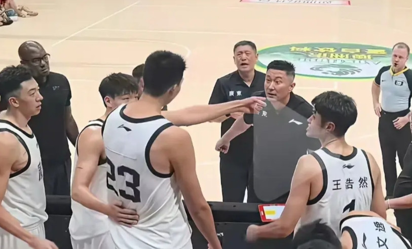 广东宏远是时候换主帅了，陈老板该下决心了。失理智吼的多了，是个人都不服。