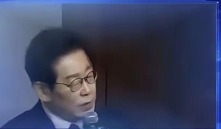 韩国“弃中亲美”：经济豪赌难行韩国总统李在明访美时宣布，将放弃“安美经中”政