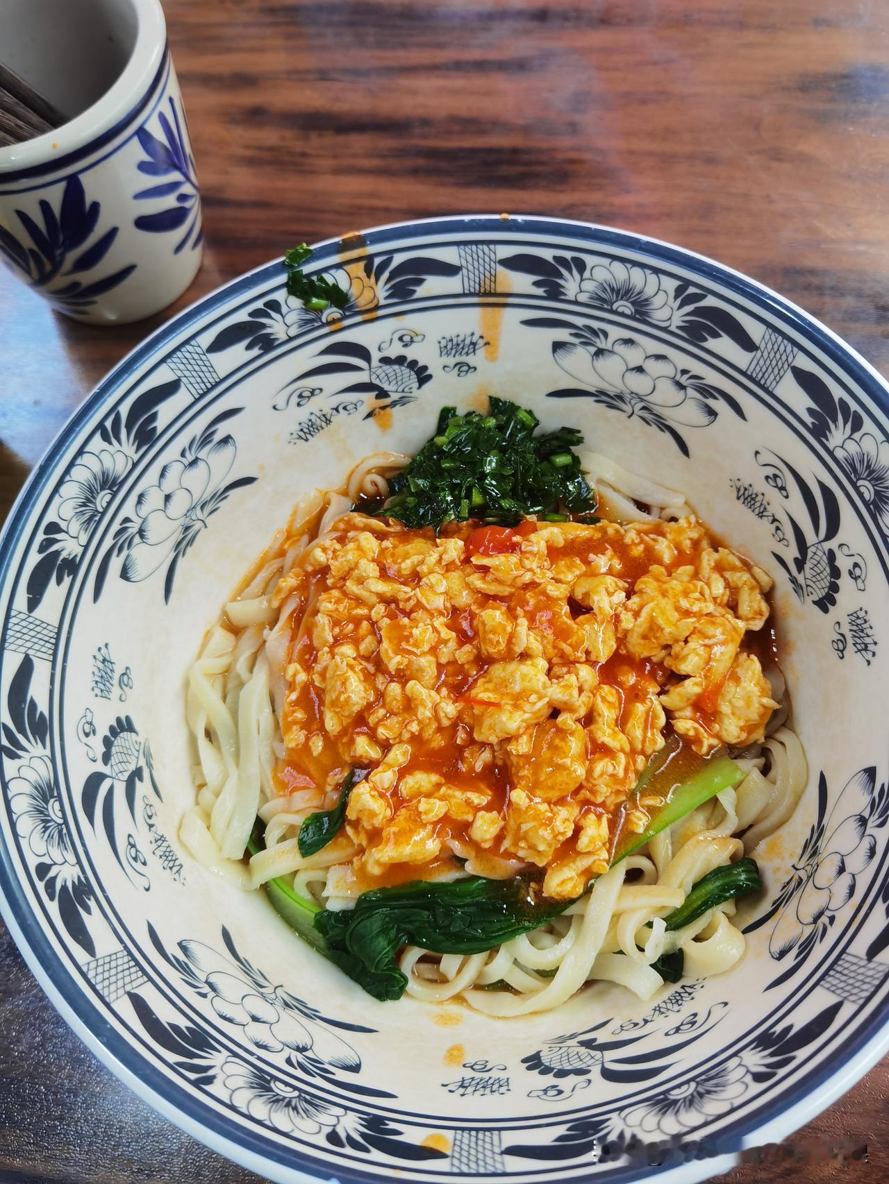 晒出我的今日美食今天下午4点多有点饿了，就在一家陕西手擀面馆前停下来了，我点了一