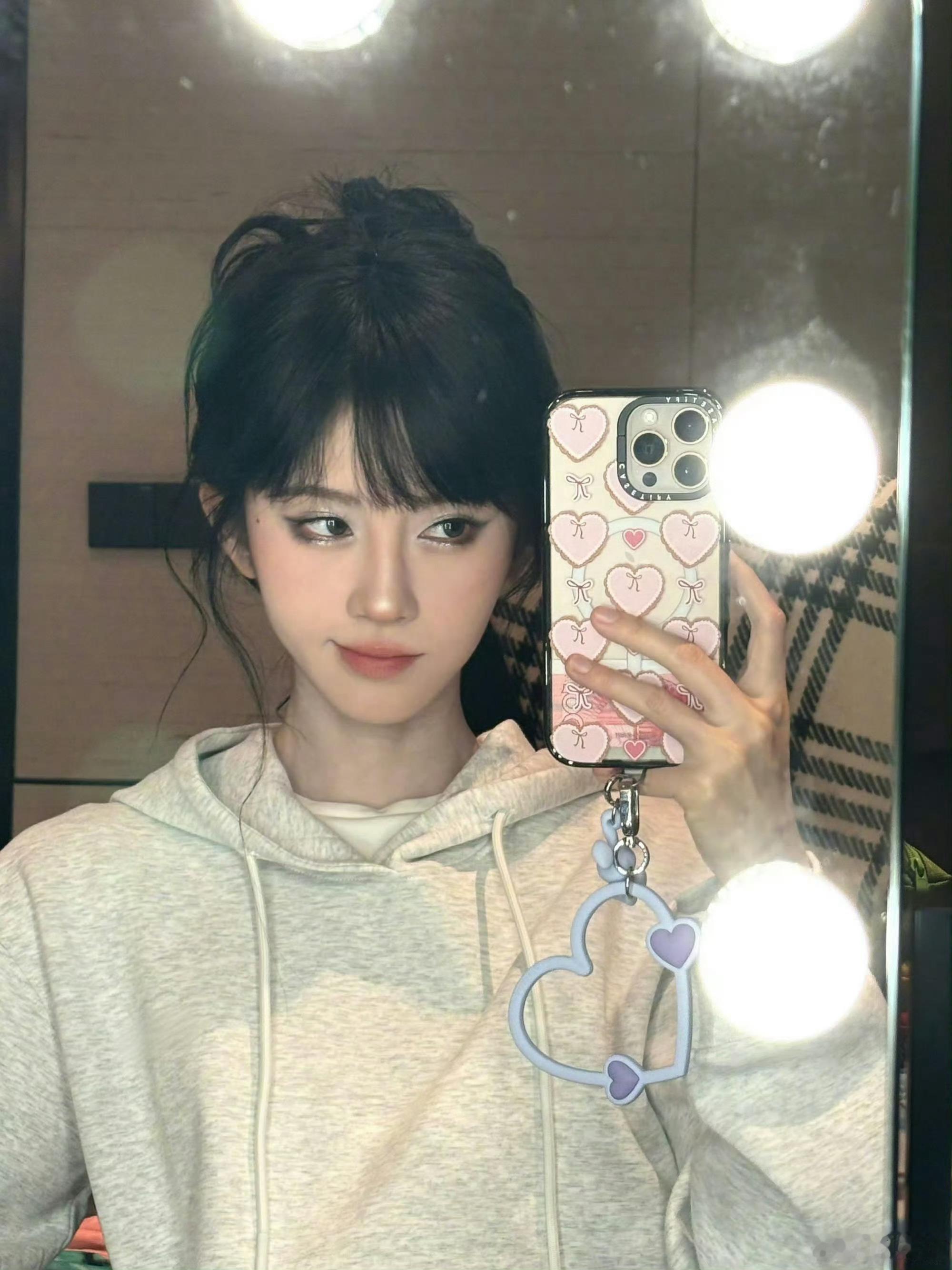 笑死我了，原来不止我会在手机壳后面塞钱[捂脸哭]​​​