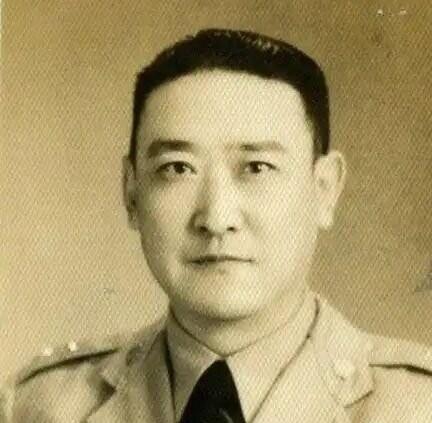 新疆起义前，青马军长马呈祥带着数千两黄金逃离。张治中去电挽留，马呈祥说：“我手上