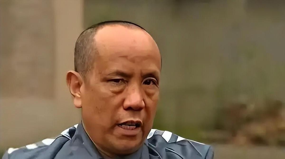 1988年，王金全趁狱警转身之际，钻进监区厕所的粪槽脱逃，此后的二十年宛如人间蒸