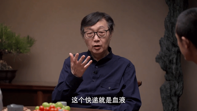再糟糕的生活也可以变成文学看胡安焉的故事突然很想哭。谁不是在为生活奔波？但他把