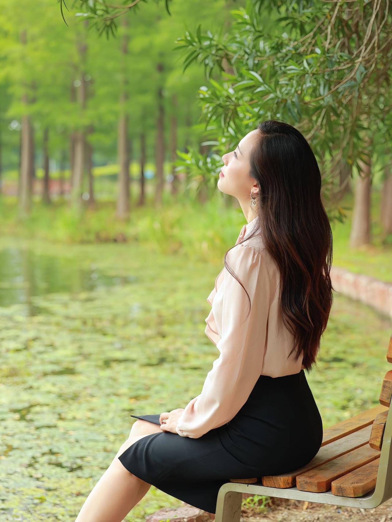 有韵味的女人并非空有美貌，而是有着独特的魅力。她们独立自信，清楚自己的价值，事业