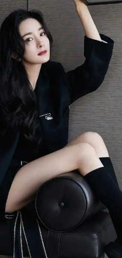 反正我现在算是已经看出来了，赵丽颖现在连杨幂都已经完全就比不过了，至少杨幂只是