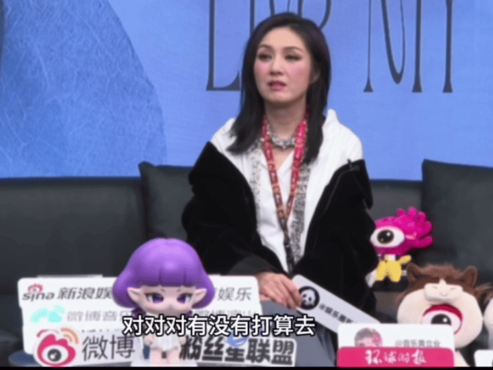 杨千嬅直肠子装不了一点直播时对方说错地方，杨千嬅当场懵了：“天坛能种树？”然后