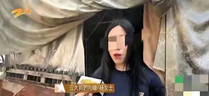 一位阿姨腿受伤，到社区医院就诊。医生开了云南白药，错把两粒打字成21粒。不仅医生