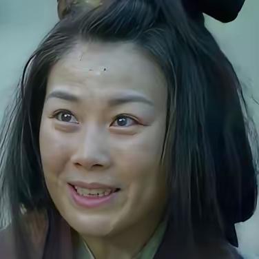 公元196年，吕布趁刘备带兵外出之际，偷袭徐州，俘虏了刘备的新婚妻子甘夫人。