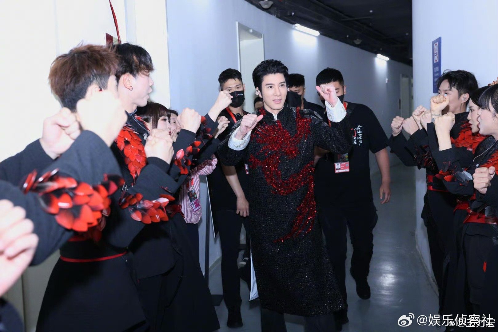 王力宏回应撞脸哈哈哈哈哈哈哈，你还别说王力宏、李治廷长得好像啊！[大笑]​​​
