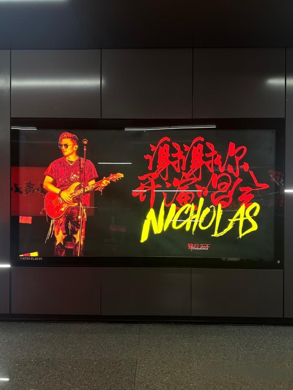 谢霆锋还没来杭州已经痛上了谢霆锋已经全民侵袭杭州了！杭州人出门已经自带“锋味”