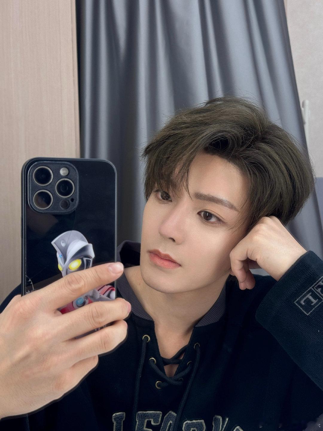 侯明昊直播幻境中的情感线太细腻！一场救赎让他彻底沦陷，信任滋生爱意，他想确认对