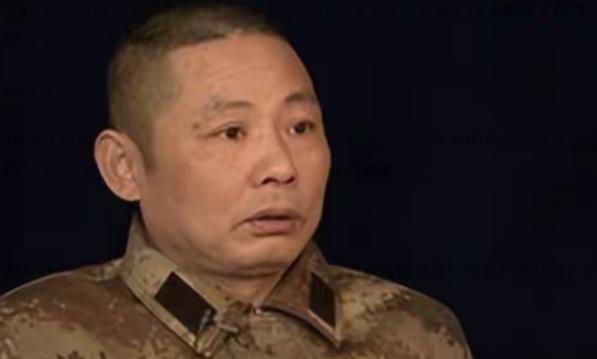 2007年，对越自卫反击战的老兵刘亮华去办低保手续，却被工作人员骂了句，顿时怒火