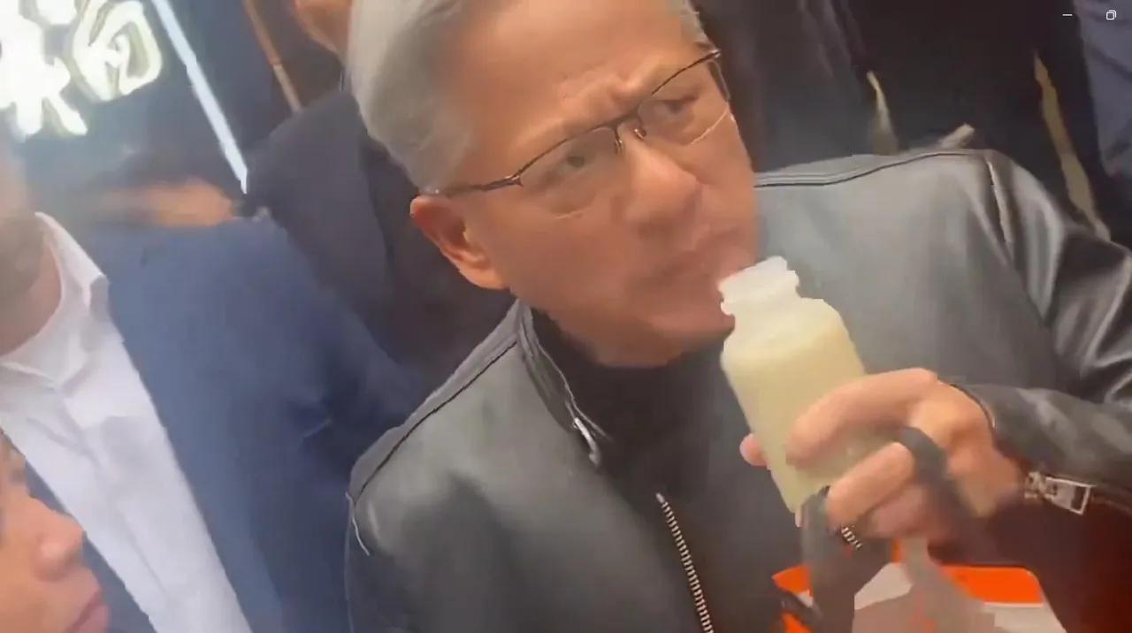 特朗普专机刚起飞，这位身价万亿的AI巨头，居然直接留在北京"赖着不走"了