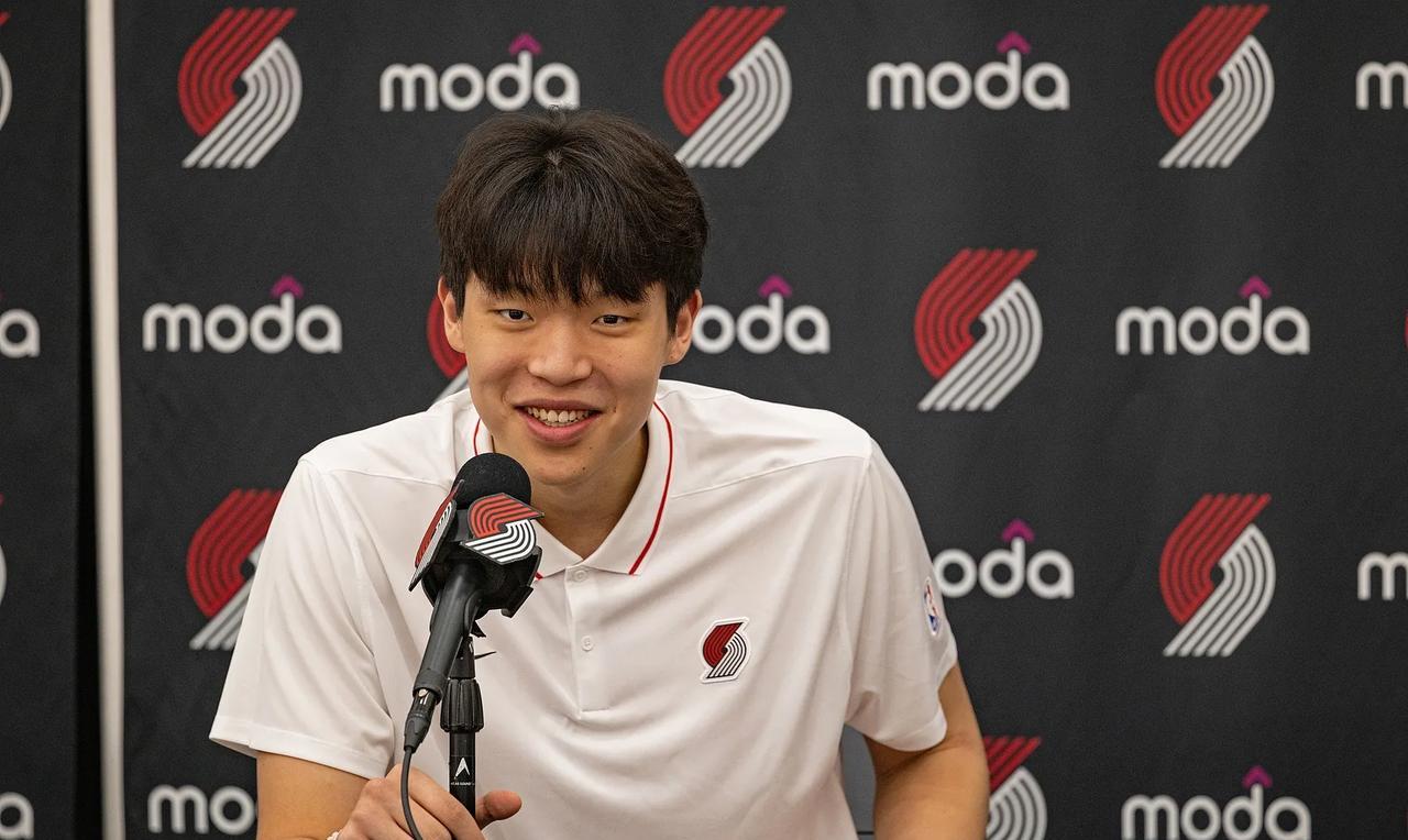可喜可贺！杨瀚森从中国男篮边缘球员晋级为核心球员！杨瀚森上次代表中国男篮出战的