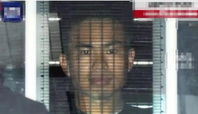 原来日本那个持刀强闯大使馆的军官曾经被咱们审讯了大概三个小时 很多人第一反应