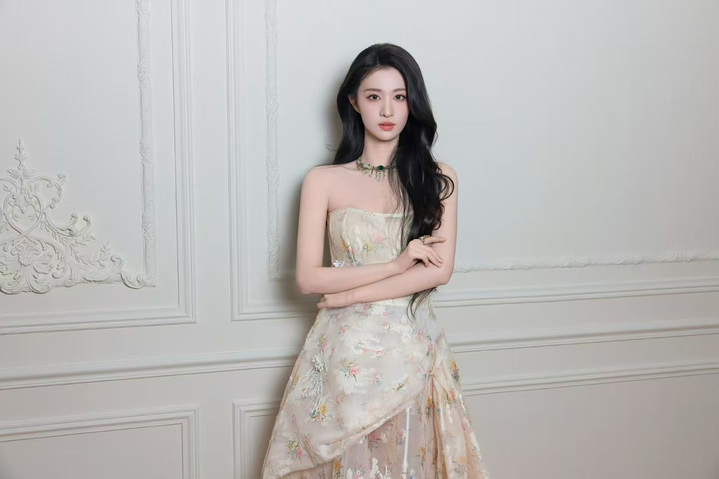 王楚然一颦一笑皆藏春日浪漫王楚然花裙摇曳王楚然一颦一笑皆藏春日浪漫王楚然