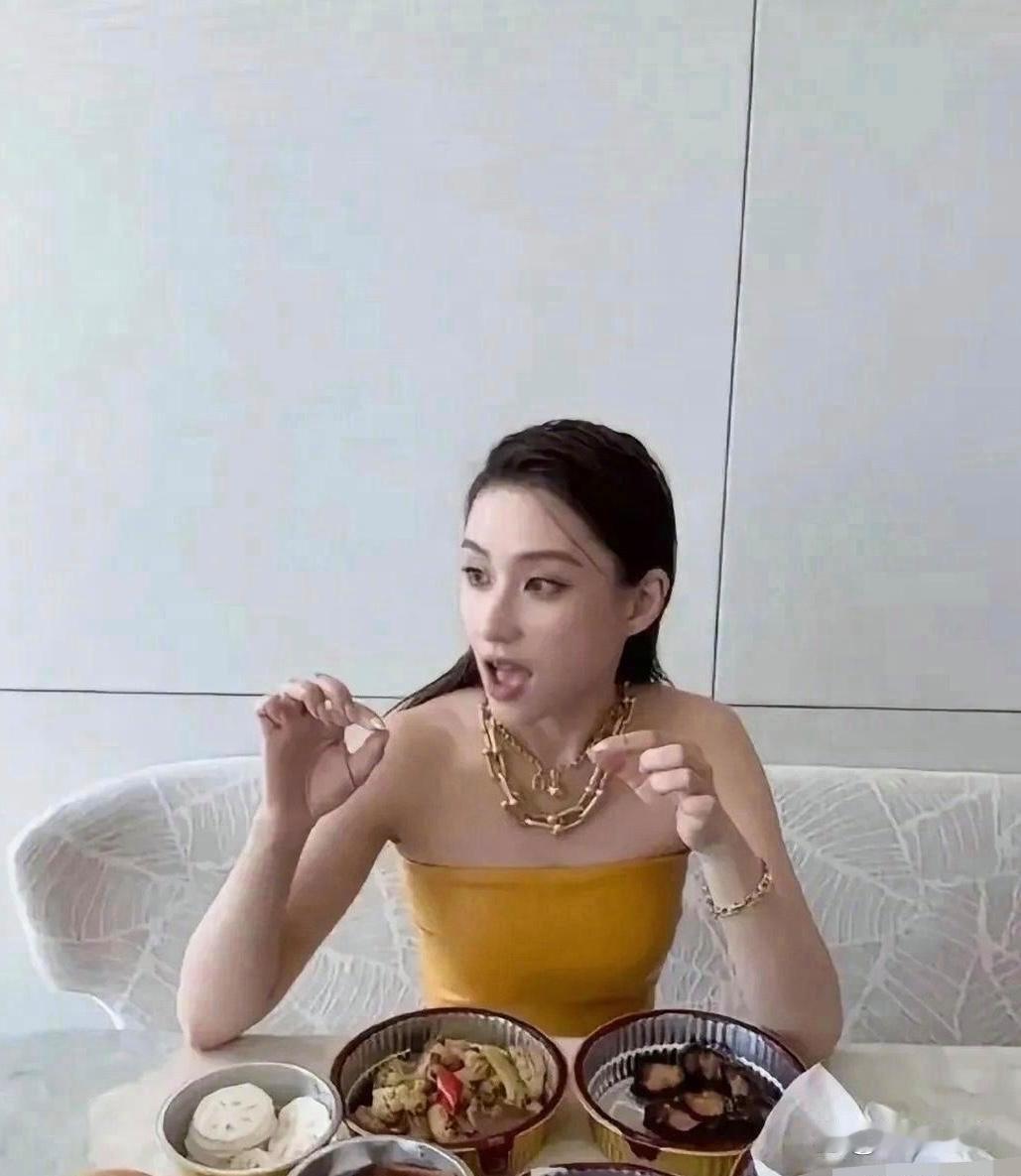 何超莲出门喝顿下午茶，才明白普通人根本想象不到富家子弟的生活