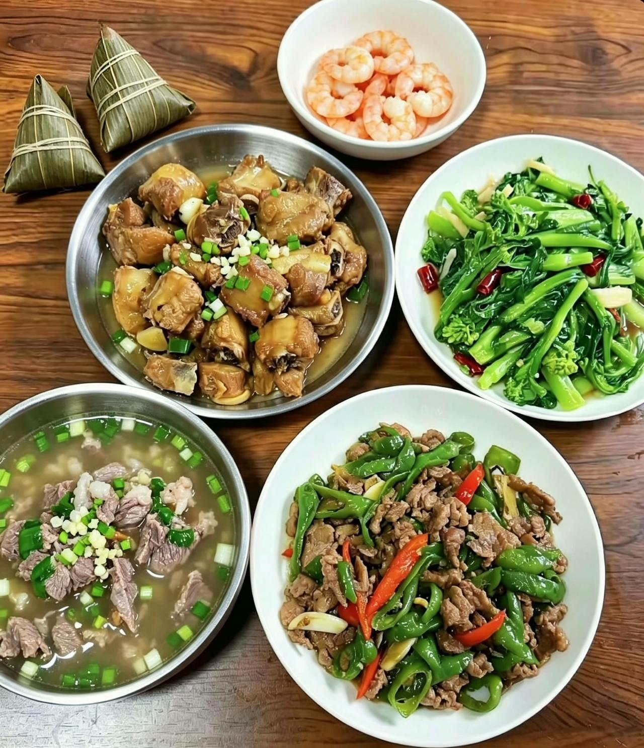 饭饱文章健。高考第一场结束后的家常菜。没有什么大鱼大肉，但每一道都是有好彩头的