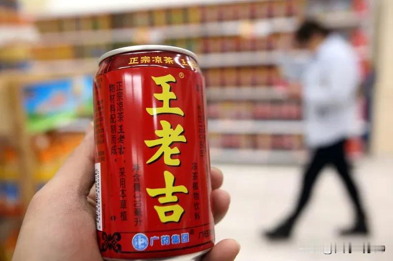 在那些闹闹的眼里，城里的退休老人，都没交过社保费。动不动就是上万、几万的养老金，