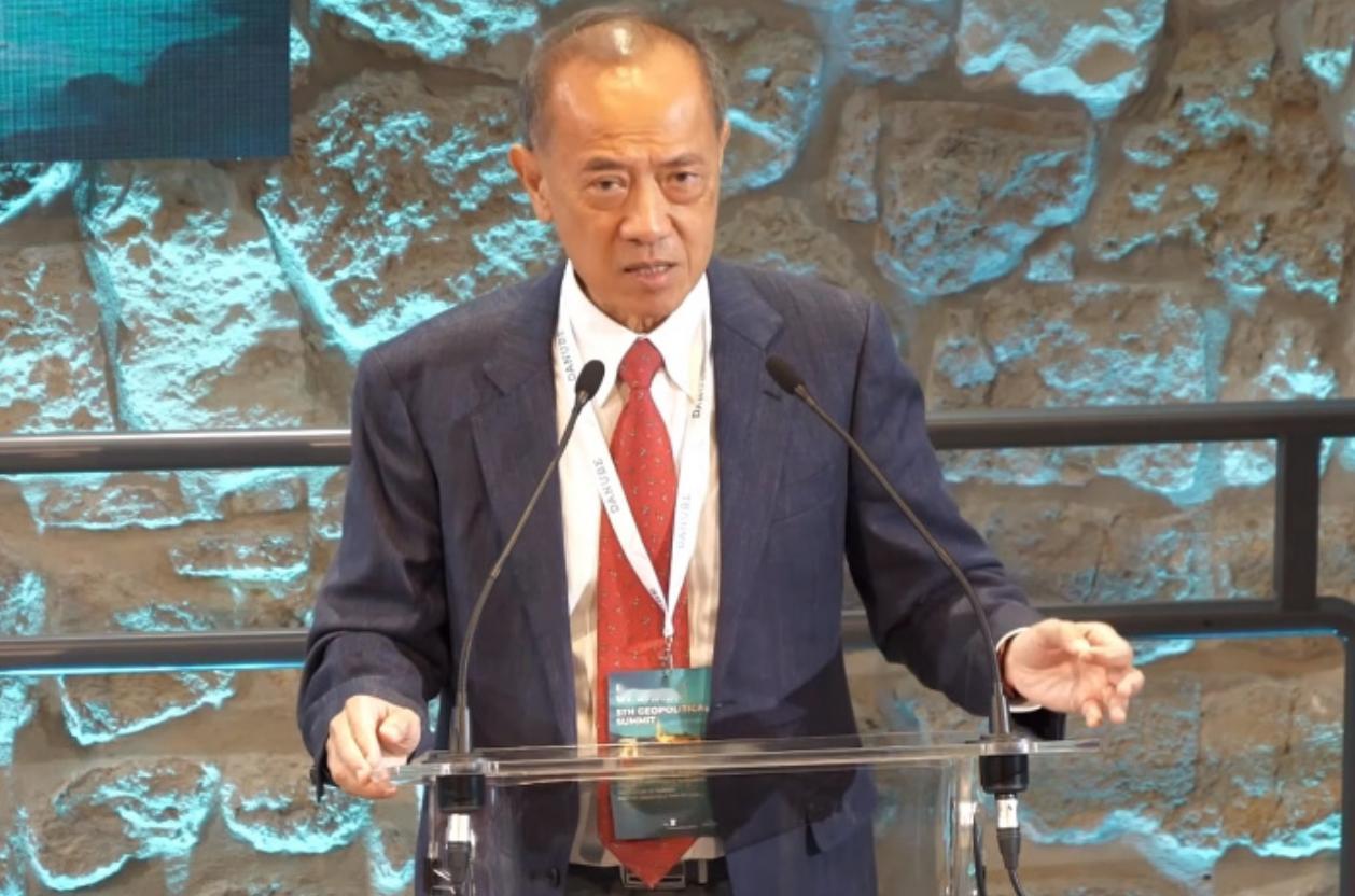 最近，美西方再次大规模炒作“收台时间表”。新加坡前外长杨荣文，抛出了一个与西方长