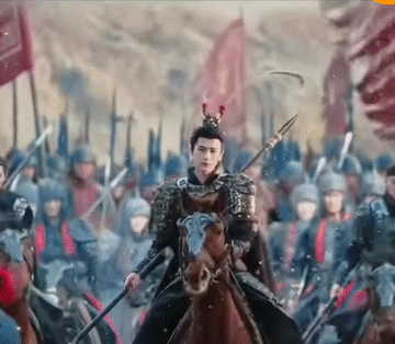 张凌赫这一段，怎么说呢，堪比当年的美猴王出场，确实是太帅了！他的五官非常符合现