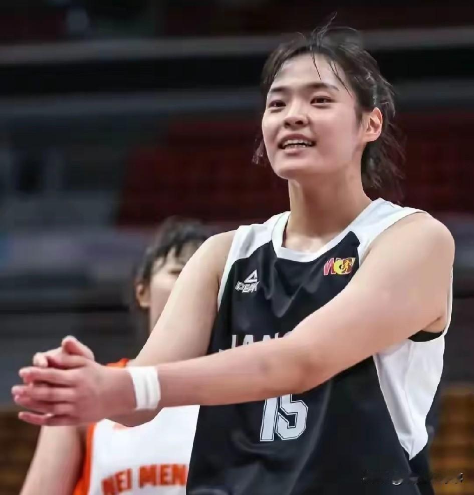 韩旭、李月汝缺席，为何不给女版胡金秋一个机会？世界杯虽然还没有打，但是随后的亚