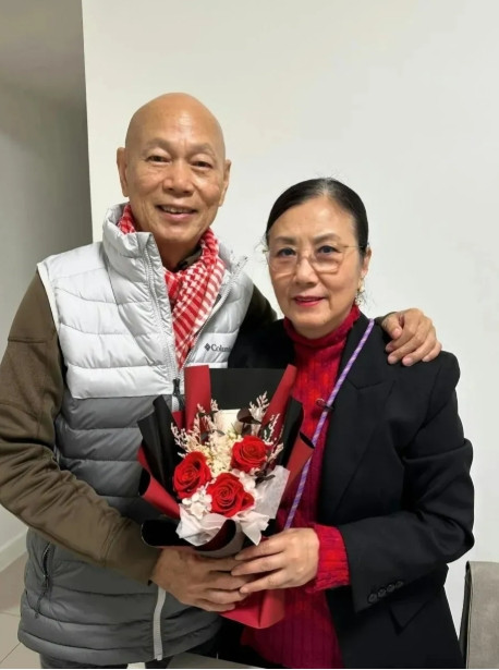 终于知道，为什么前段时间汪明荃上海开演唱会，不是回馈歌迷，他们家太需要钱了，她