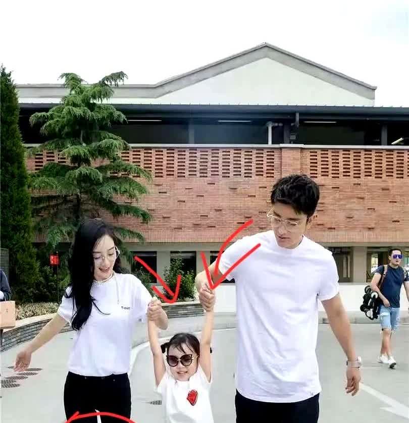 李小璐和贾乃亮离婚其实早有预兆！不爱的两个人是掩盖不住的你看这次