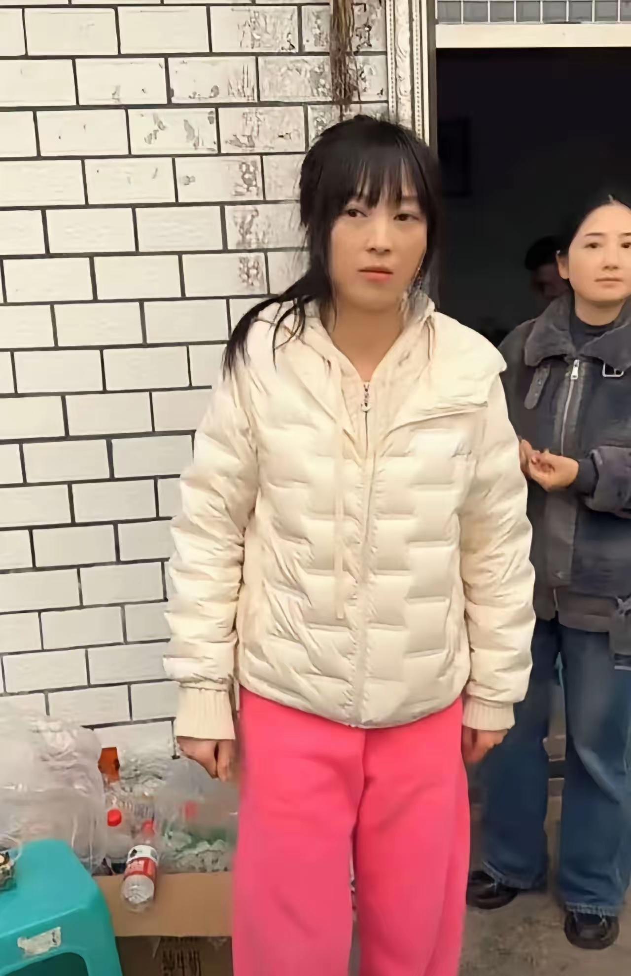 可以大胆预测一下这个女孩呆呆，接下来将会做的那几件事:1、继续开直播刨猪汤，