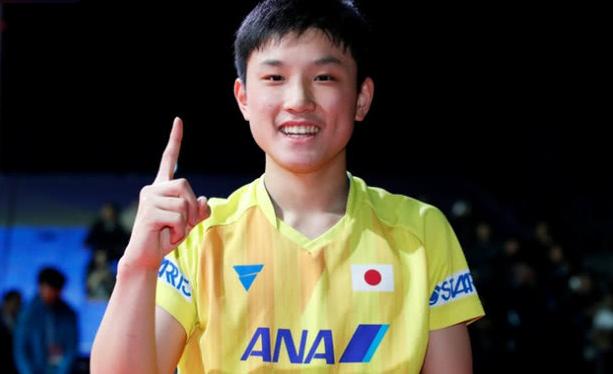 横滨赛场上兄妹双双登顶刚创下历史，张本智和赛后一句斩钉截铁的“日本是我的祖国”，