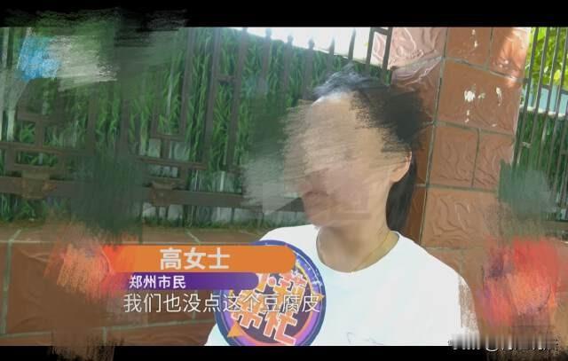 河南郑州，女子吃火锅吃出一张卫生纸，店员说是垫在锅底的干净卫生纸，结果女子得了肠