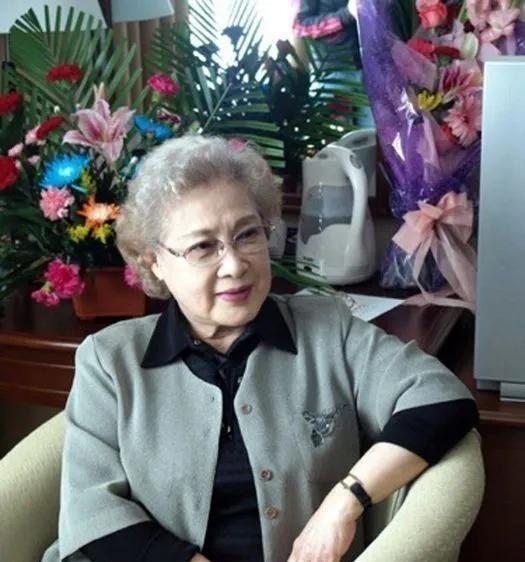 2018年，鲁豫登门拜访96岁的秦怡，秦怡说：我熬了大半辈子，两个丈夫走了，儿子