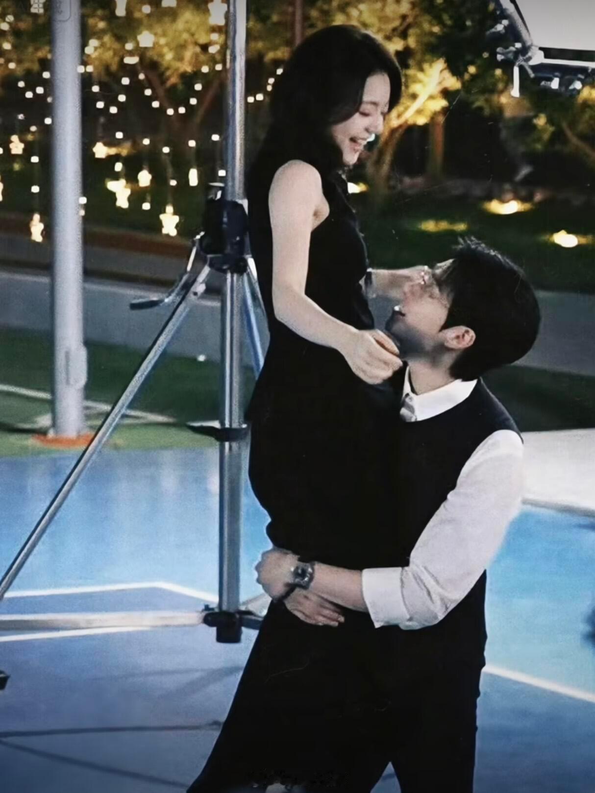 今天是魏大勋和赵今麦，前一个是魏大勋和秦岚……