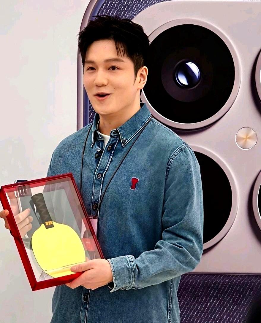 也终究有有人慧眼识英乒乓球运动员小胖获金满贯，夺冠之路多曲折；他护队友的