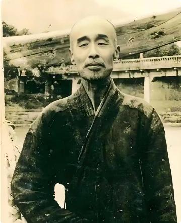 弘一法师说过：“活着活着，你就会明白，父母不住院，不痴呆，不瘫痪，孩子是个身体和