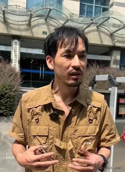 打假网红铁头判了，不查不知道，一查直接沉默了8年，罚金13万。有人说：“我