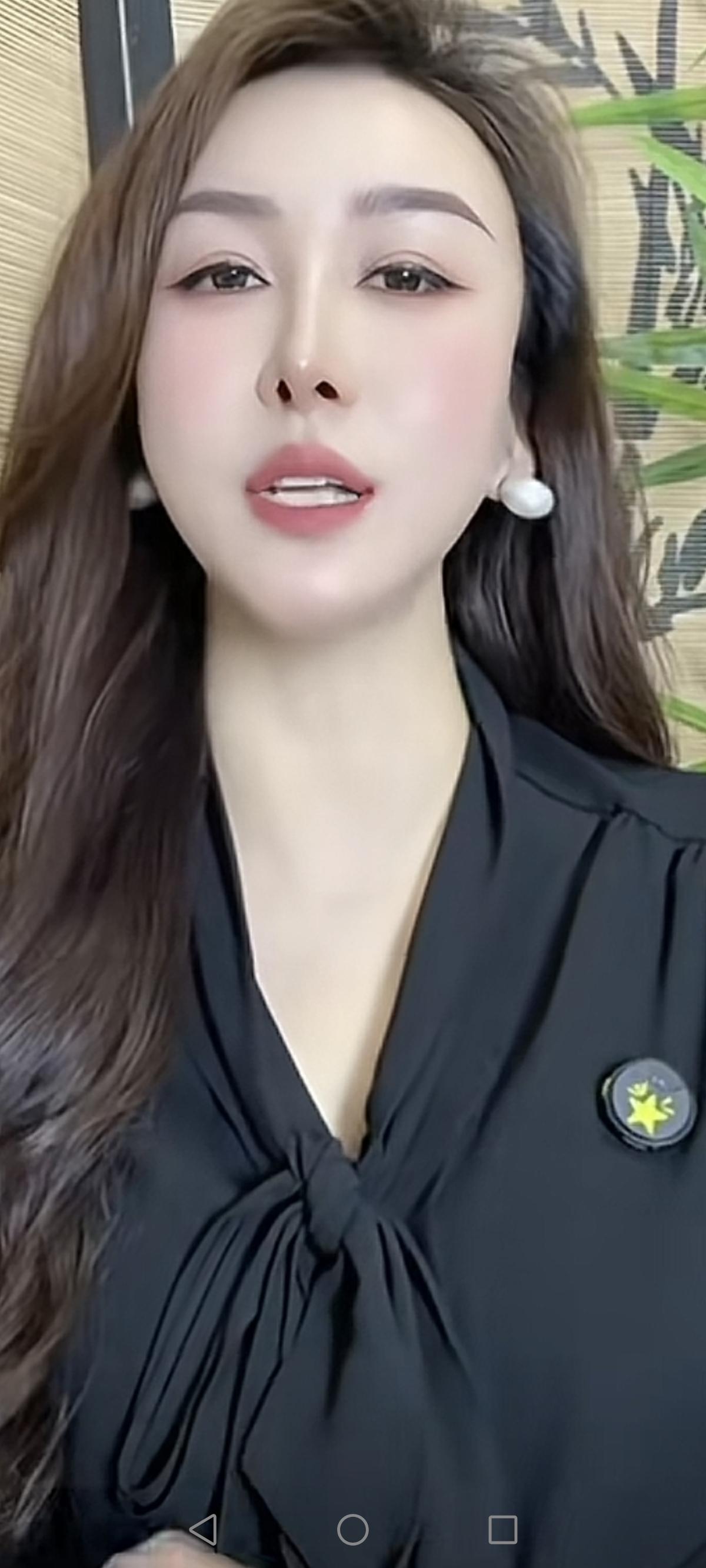 现在网上一提到30+未婚女性，总爱套“剩女”的标签，还默认她们都是挑剩下的，等着
