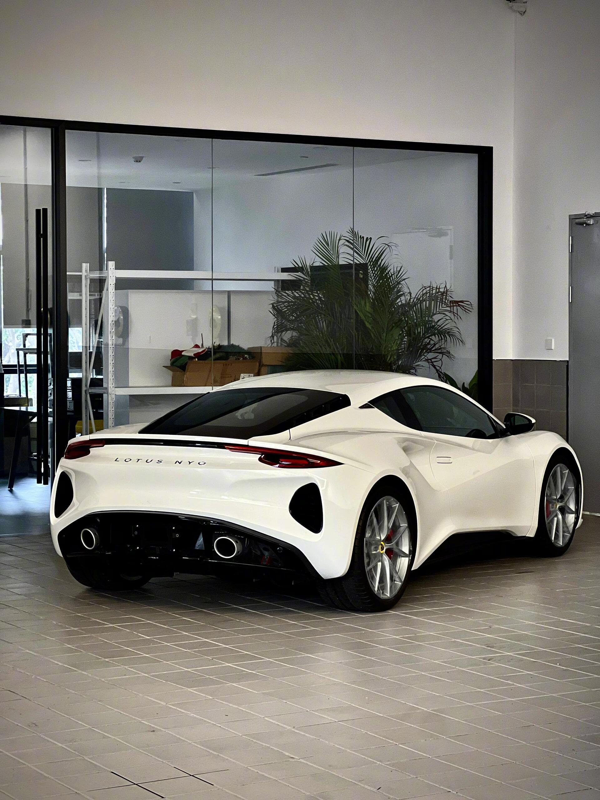 深圳首台迷雾白Emira！高清实拍室内外一览是我见过最耐看的白色没有之一