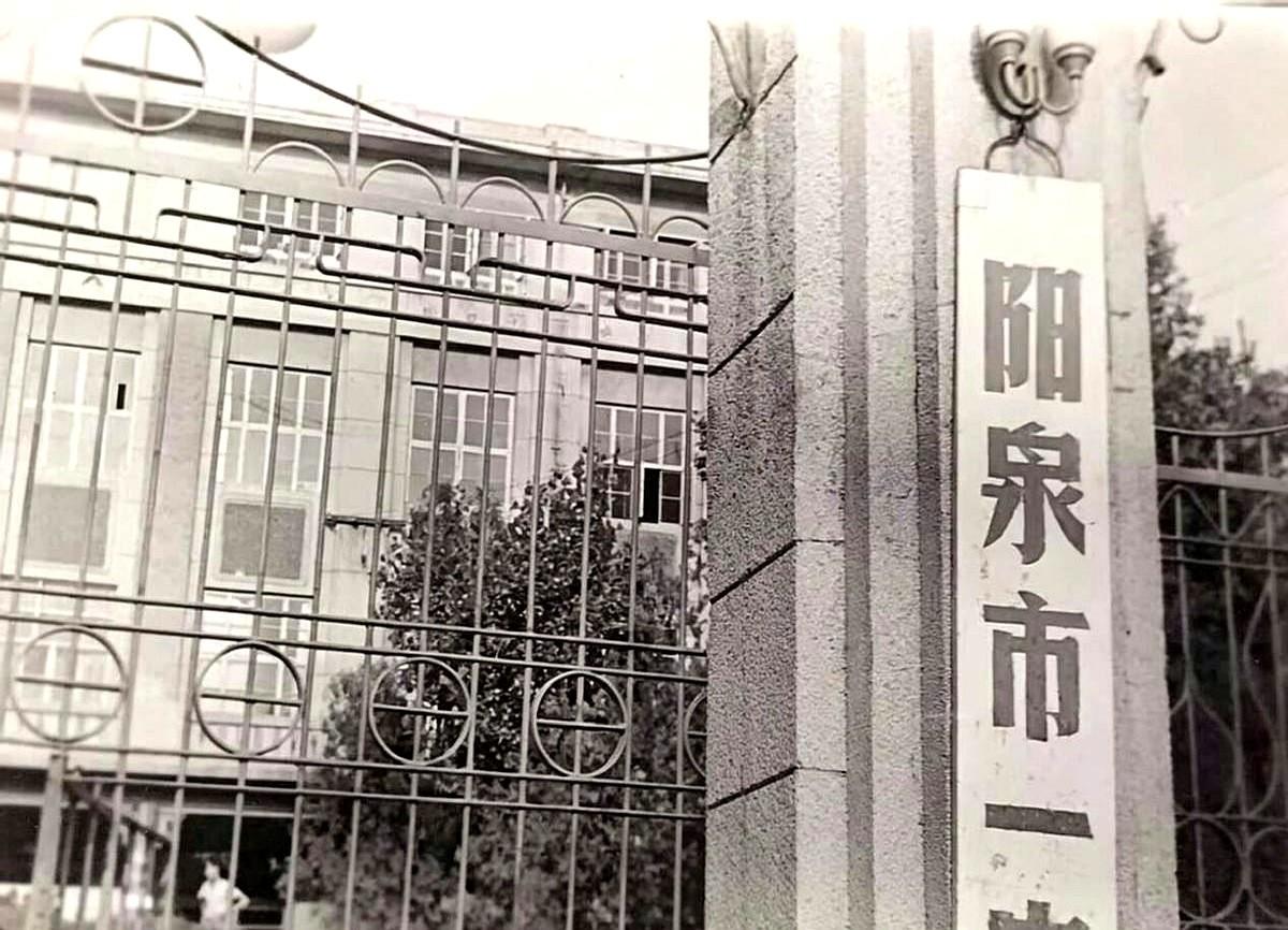 1980年，山西阳泉一中，一个农家子弟考了全省理科第一。北大招生组嫌弃这个剃着
