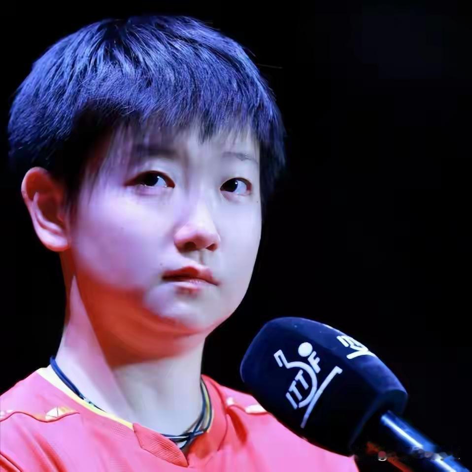 孙颖莎低调征战亚洲杯！孙颖莎来到海口亚洲杯，依然是最受关注的球星之一。但孙颖莎对