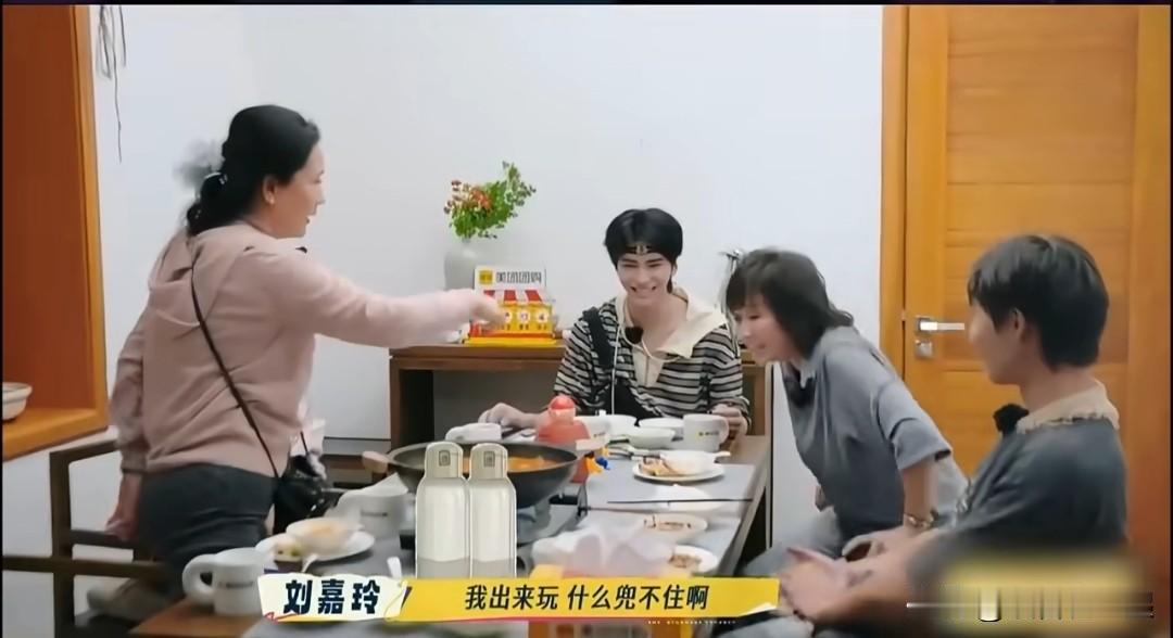 刘嘉玲与何赛飞在《一路繁花》又杠上了！刘嘉玲与何赛飞两人每次碰面都能擦出火花