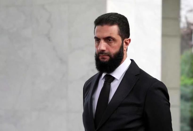 一觉醒来，朱拉尼仗着美国人硬起来了！美国空军将进驻叙利亚大马士革空军基地！俄