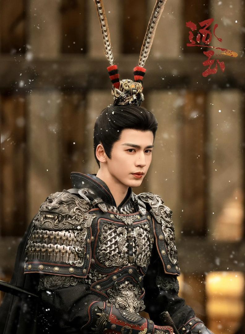 王晶和李立群真是不怕事。被问及《逐玉》拍的好不好，王晶想都没想，直说打灯很用心