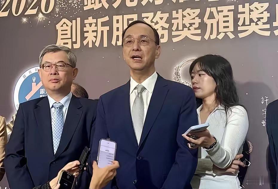 李四川民调落后苏巧慧朱立伦回应了新北选战这份民调，数字看着吓人。苏巧慧