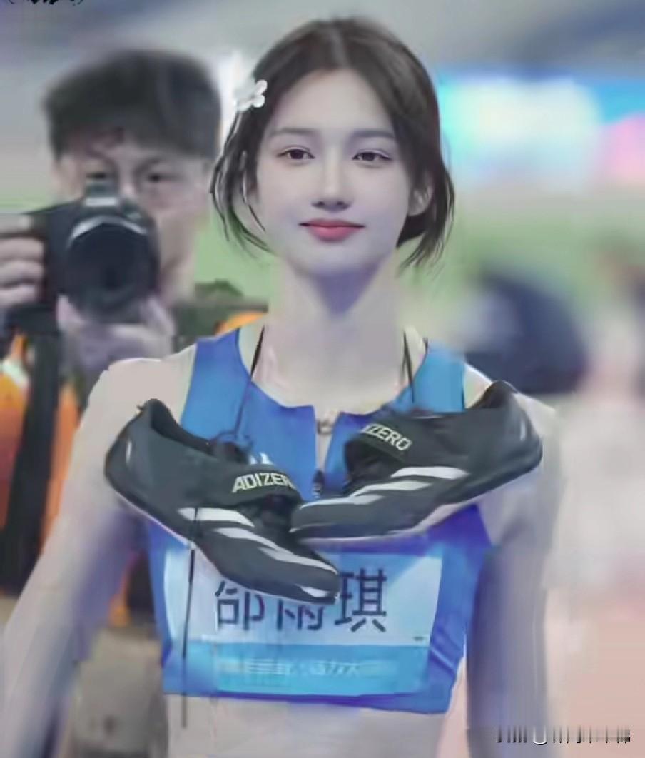 清华高颜值女神邵雨琪，上帝是不是光给她开门了，没关窗。明明可以靠脸吃饭，却偏偏运