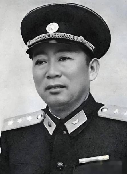 1965年5月，一份加急电报送到周总理案头：刘亚楼将军病危。秘书轻声请示是否去上