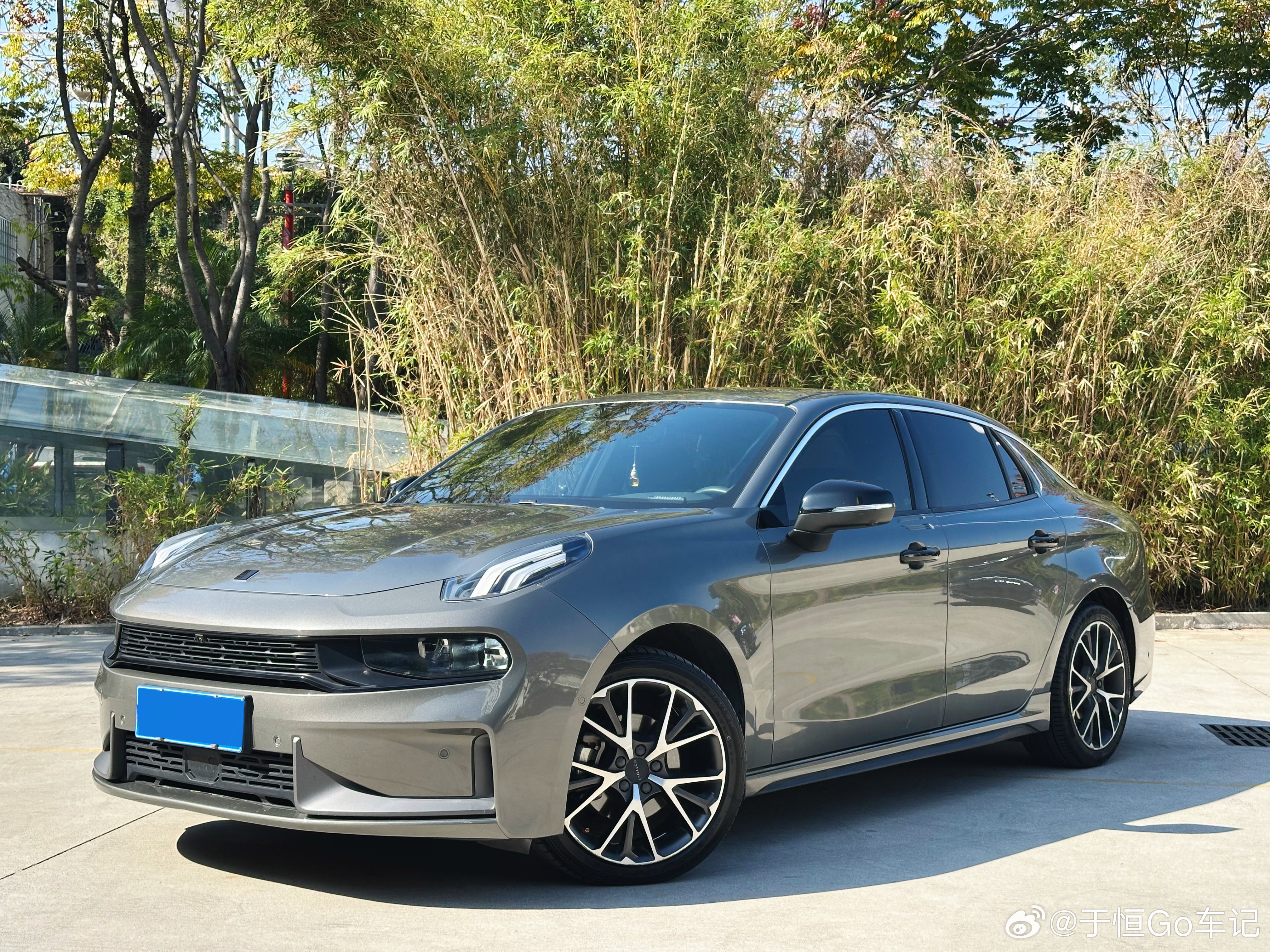 建议取消私家车年审制度取消吧，年审的目的到底是什么？尾气排放？车辆安全？一堆破车