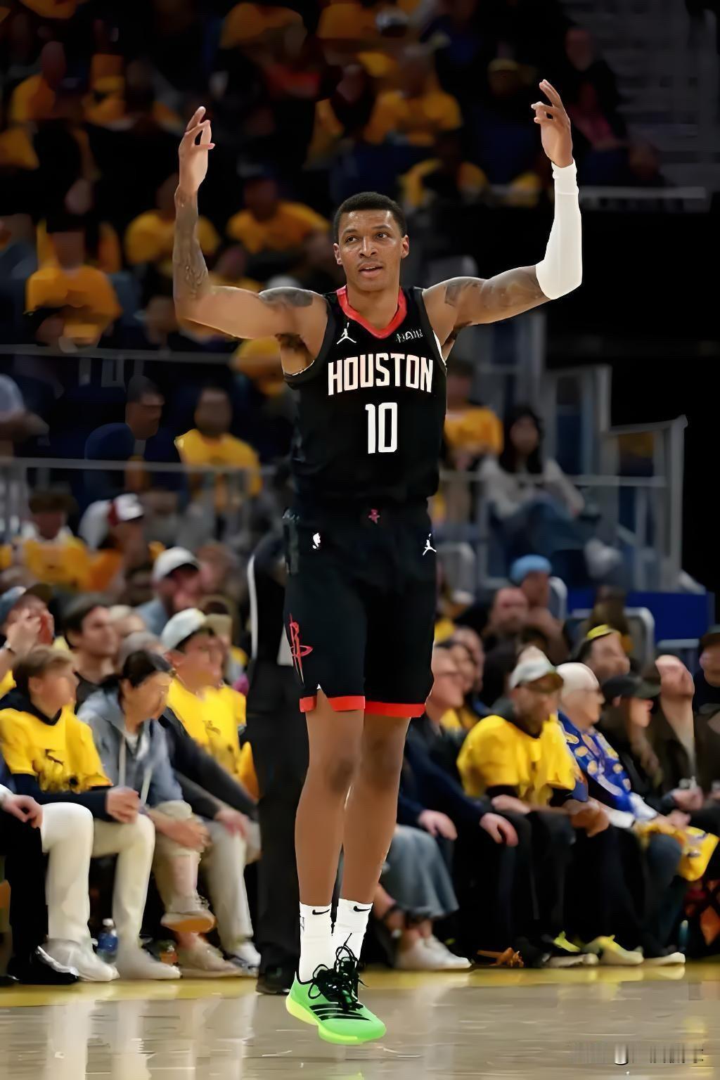 小贾是个很有意思的球员，正负值巨高，高阶数据巨差，而且上赛季这赛季都这样！鲶