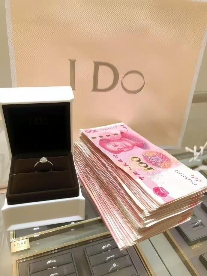 侄女婚期快到了，本该高高兴兴的，结果一家人都跟着犯愁。先说男方家情况，婚房和